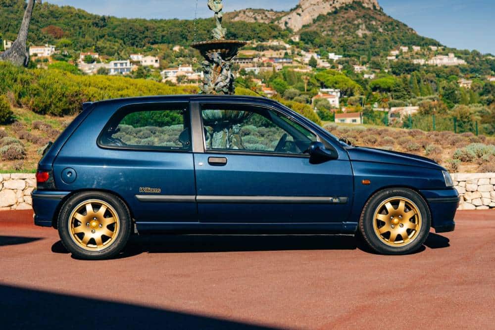 https://autogreeknews.gr/wp-content/uploads/2026/05/Renault_Clio_Williams_Phase_2_1995_for_sale-12.jpg