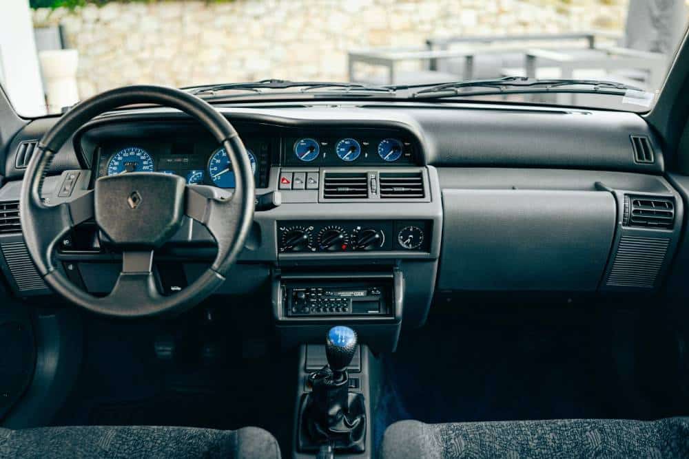https://autogreeknews.gr/wp-content/uploads/2026/05/Renault_Clio_Williams_Phase_2_1995_for_sale-3.jpg