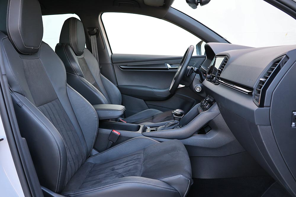 https://autogreeknews.gr/wp-content/uploads/2026/05/Skoda-Karoq-1.5-TSI-Sportline-interior-16.jpg