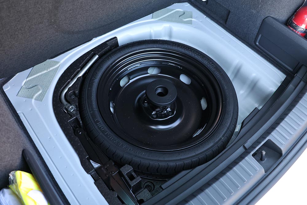 https://autogreeknews.gr/wp-content/uploads/2026/05/Skoda-Karoq-1.5-TSI-Sportline-interior-20.jpg
