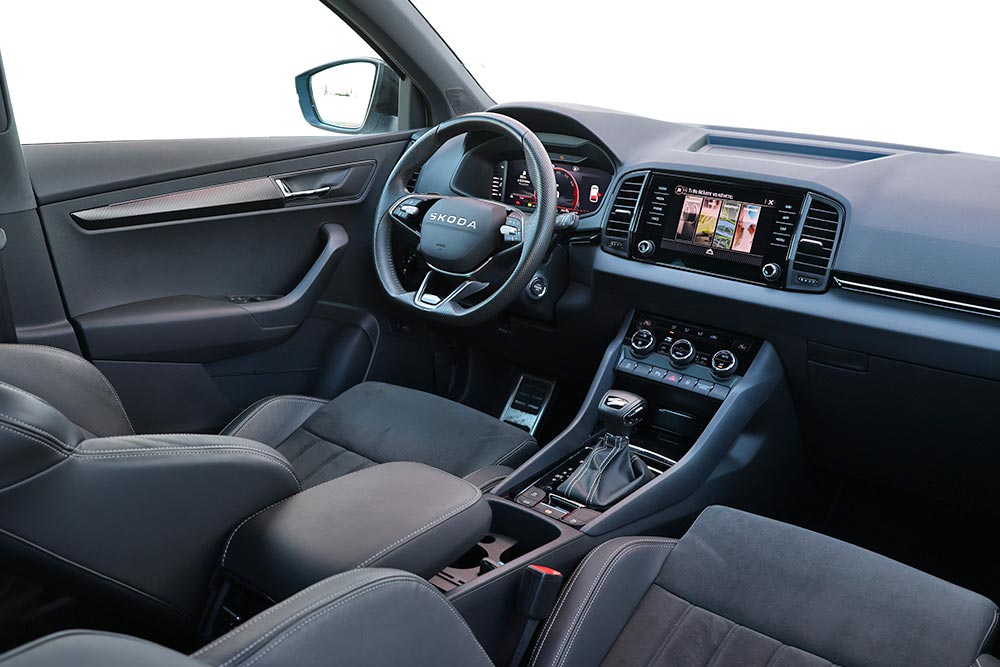 https://autogreeknews.gr/wp-content/uploads/2026/05/Skoda-Karoq-1.5-TSI-Sportline-interior-23.jpg