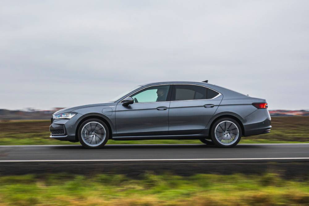 https://autogreeknews.gr/wp-content/uploads/2026/05/Skoda-Superb-iV-_207_061b4c5c.jpg