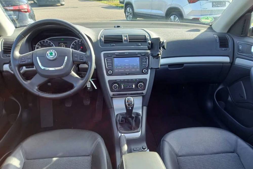 https://autogreeknews.gr/wp-content/uploads/2026/05/Skoda_Octavia_Combi_16_TDI_2013_for_sale-5.jpg