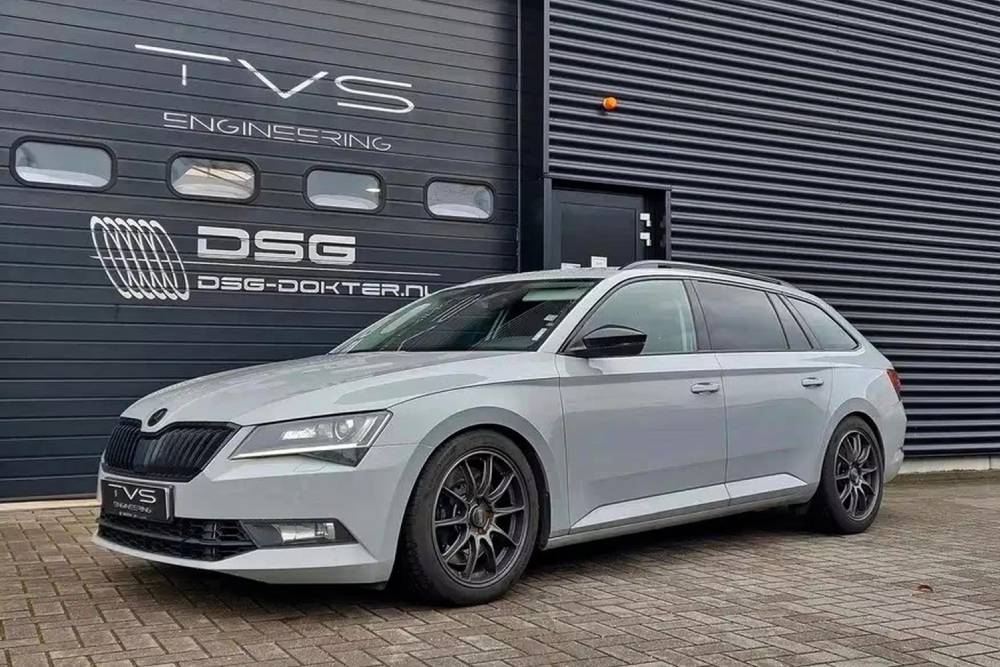 https://autogreeknews.gr/wp-content/uploads/2026/05/Skoda_Superb_Combi_20_TSI_4x4_2017_570_hp-10.jpg
