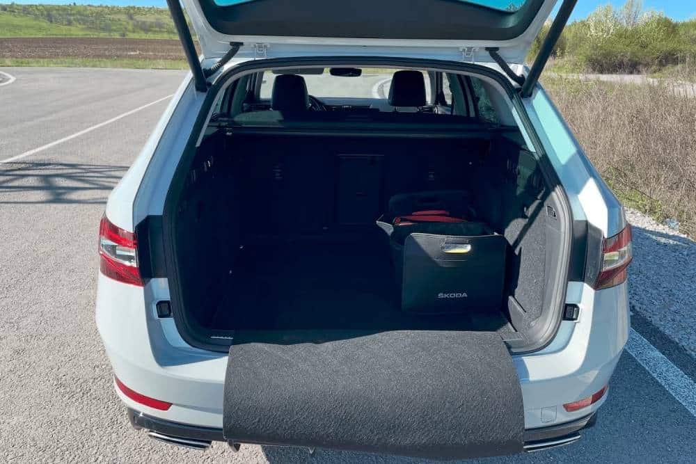 https://autogreeknews.gr/wp-content/uploads/2026/05/Skoda_Superb_Combi_20_TSI_4x4_2017_570_hp-6.jpg