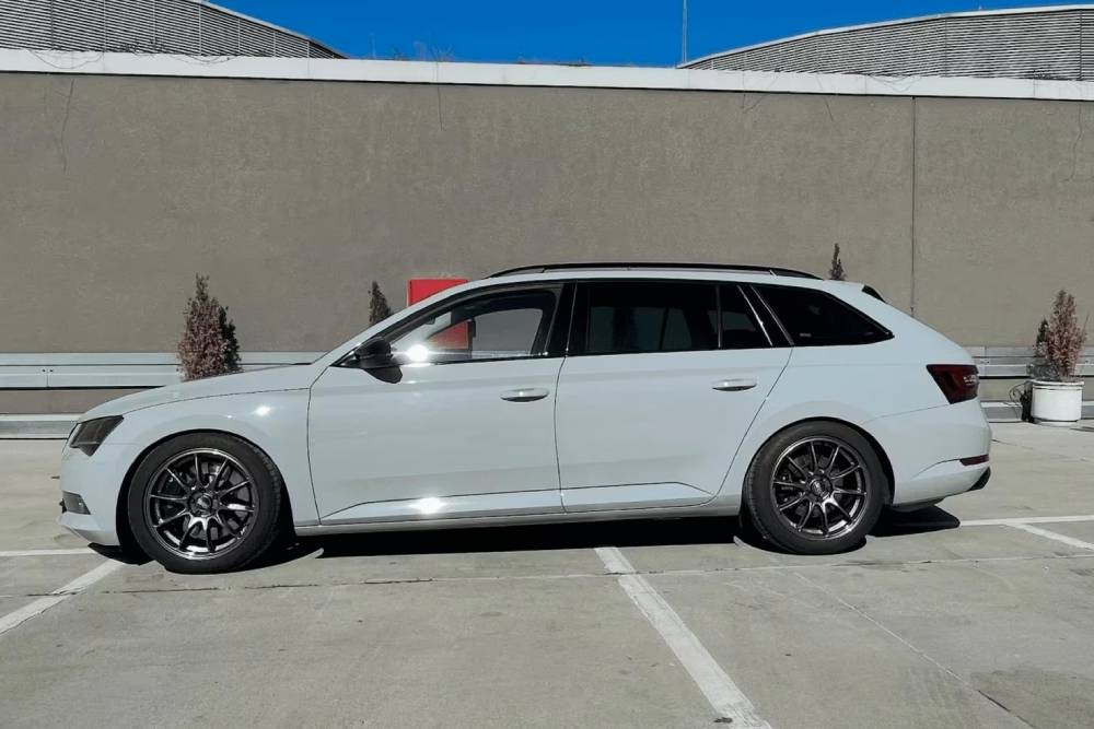 https://autogreeknews.gr/wp-content/uploads/2026/05/Skoda_Superb_Combi_20_TSI_4x4_2017_570_hp-9.jpg