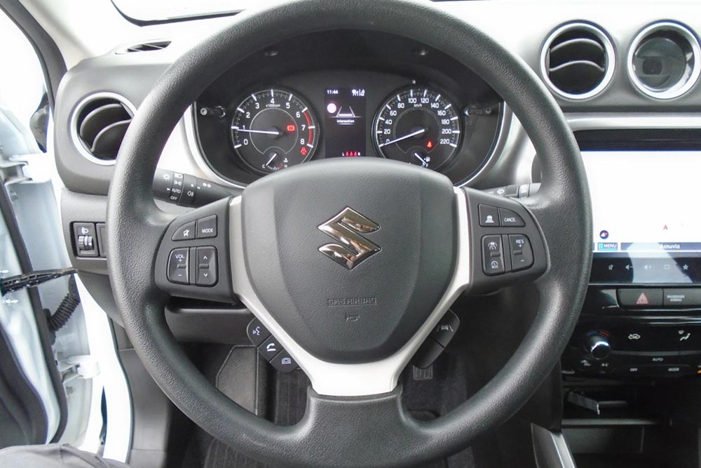 https://autogreeknews.gr/wp-content/uploads/2026/05/Suzuki-Vitara-2025-sfakianakis-epiloges-6.jpg