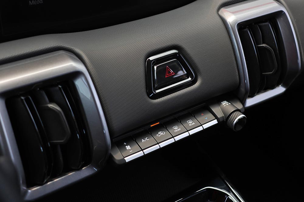 https://autogreeknews.gr/wp-content/uploads/2026/05/Suzuki-e-Vitara-interior-15.jpg