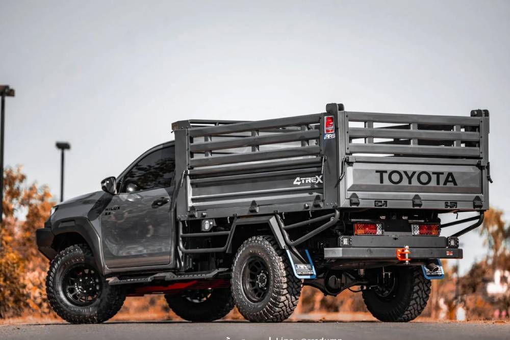 https://autogreeknews.gr/wp-content/uploads/2026/05/Toyota-Hilux-Travo-RRS-dump-truck-series-23-2048x1-1.jpg