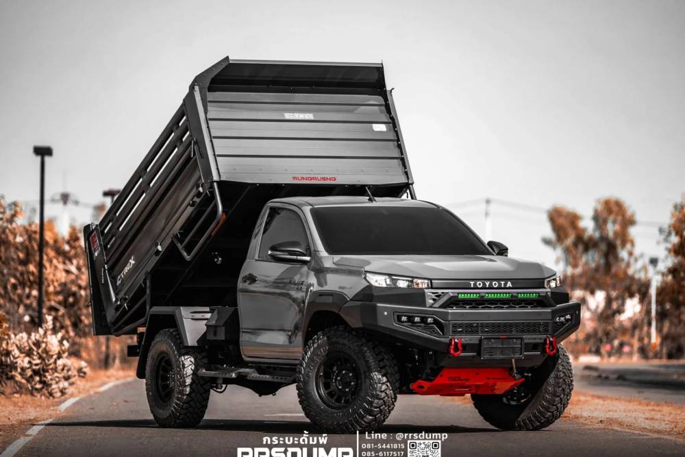https://autogreeknews.gr/wp-content/uploads/2026/05/Toyota-Hilux-Travo-RRS-dump-truck-series-24-2048x1-1.jpg