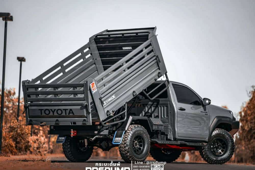 https://autogreeknews.gr/wp-content/uploads/2026/05/Toyota-Hilux-Travo-RRS-dump-truck-series-25-2048x1-1.jpg