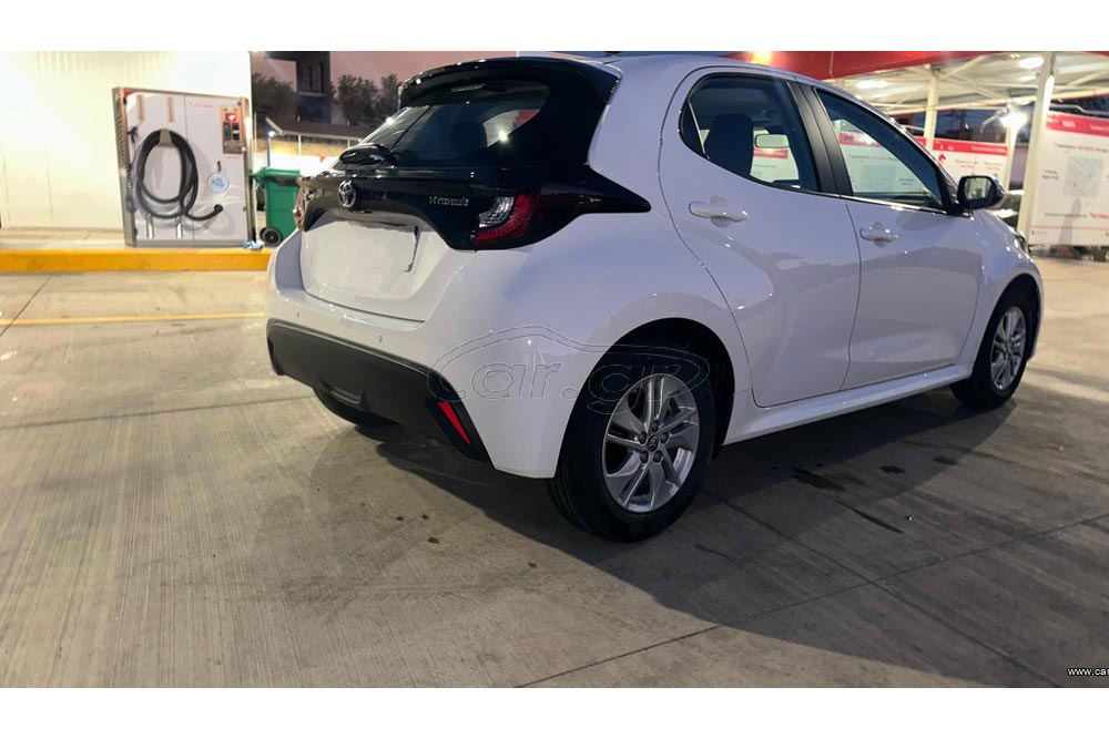 https://autogreeknews.gr/wp-content/uploads/2026/05/Toyota-Yaris-Hybrid-2024-2.jpg