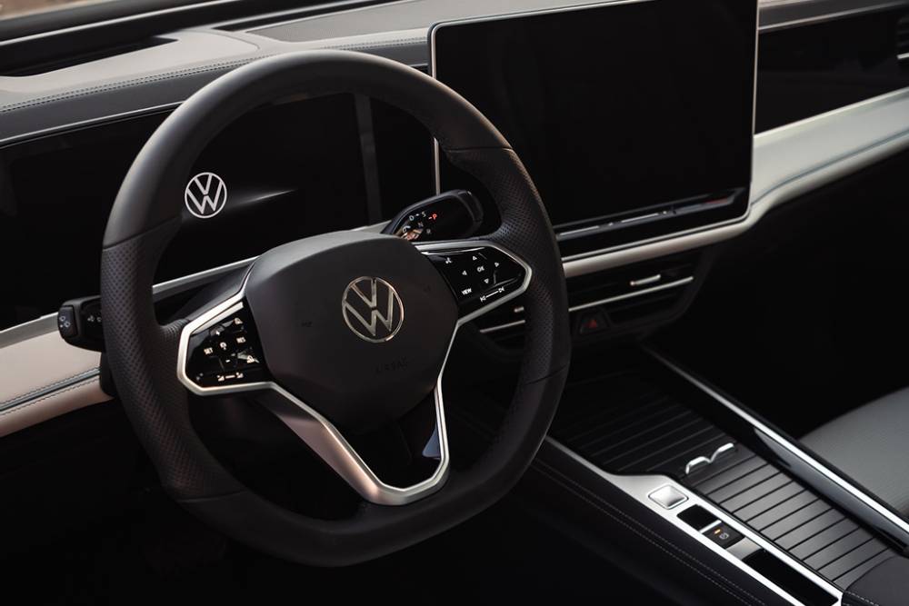 https://autogreeknews.gr/wp-content/uploads/2026/05/VW_Passat_2026_sedan_Saudi_Arabia-2.jpg