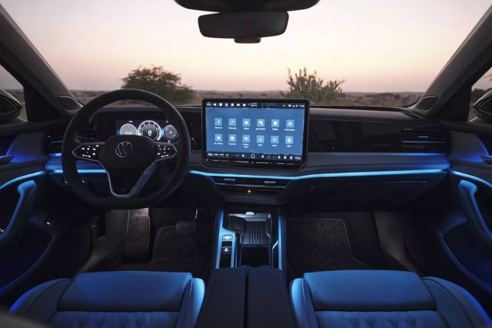 https://autogreeknews.gr/wp-content/uploads/2026/05/VW_Passat_2026_sedan_Saudi_Arabia-3.jpg