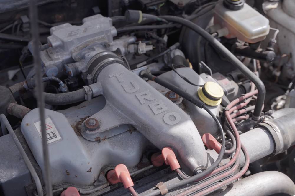 https://autogreeknews.gr/wp-content/uploads/2026/05/ford-fiesta-rs-turbo-sat-parked-25-years-2.jpg