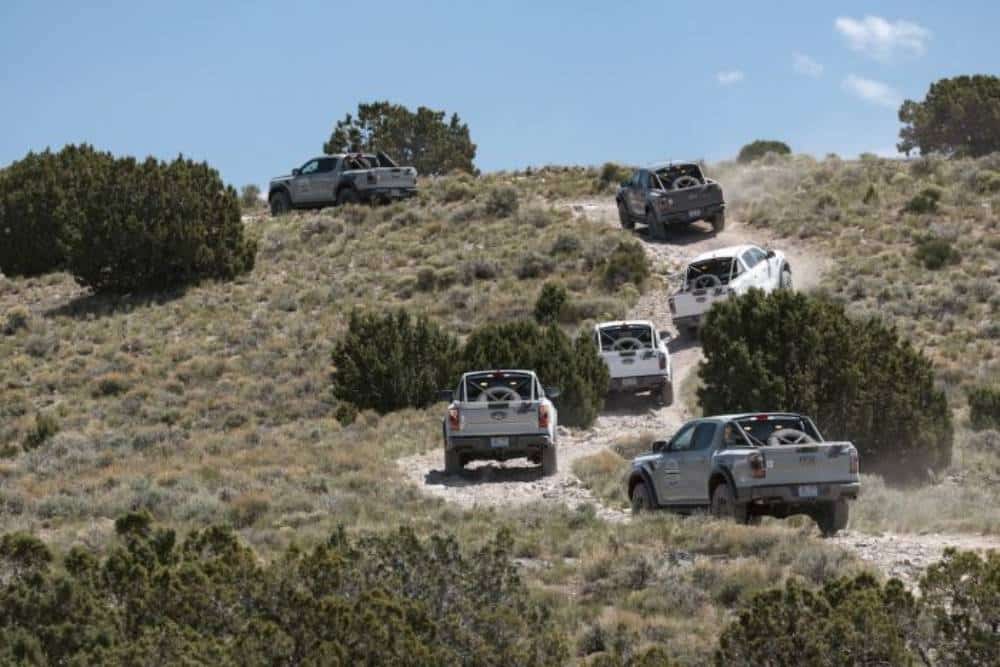 https://autogreeknews.gr/wp-content/uploads/2026/05/ford-raptor-driving-school-1.jpg