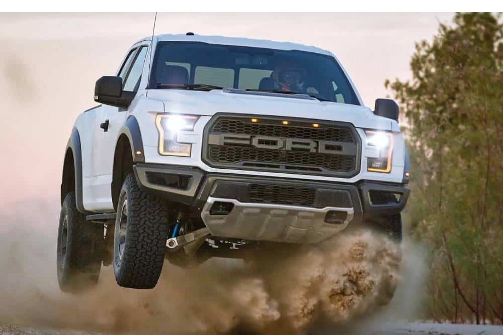 Σχολή οδήγησης με τα πιο κτηνώδη Ford Raptor (+video)