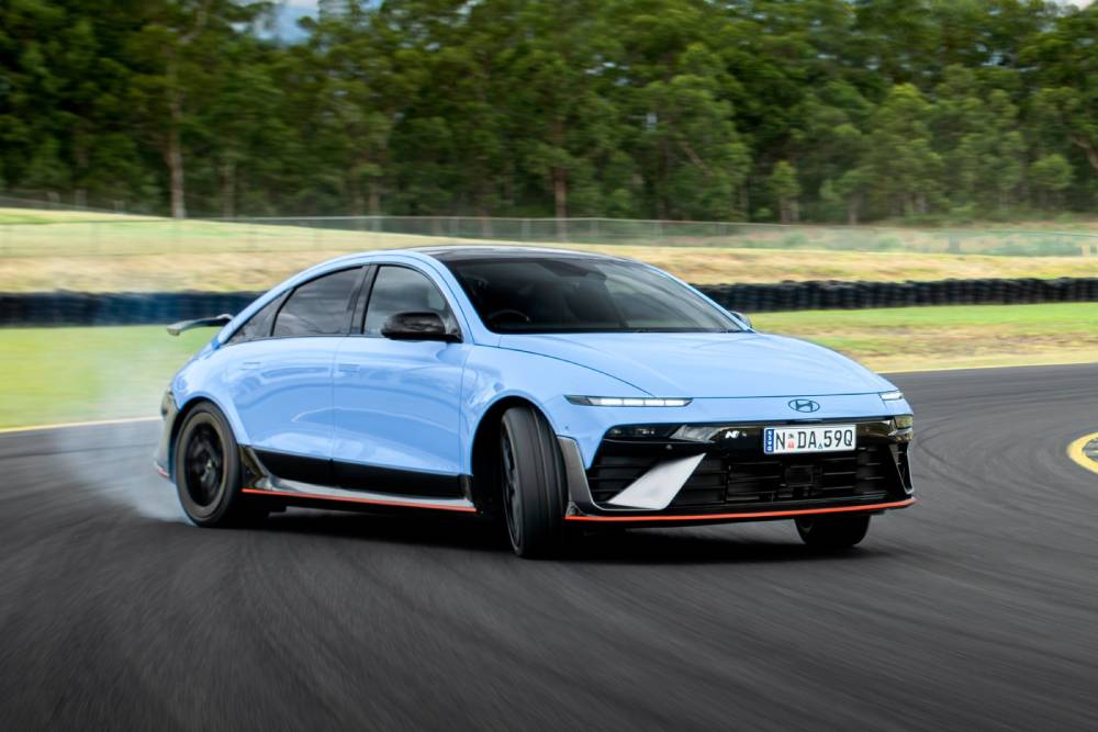 https://autogreeknews.gr/wp-content/uploads/2026/05/hyundai-ioniq-6-awards-1.jpg