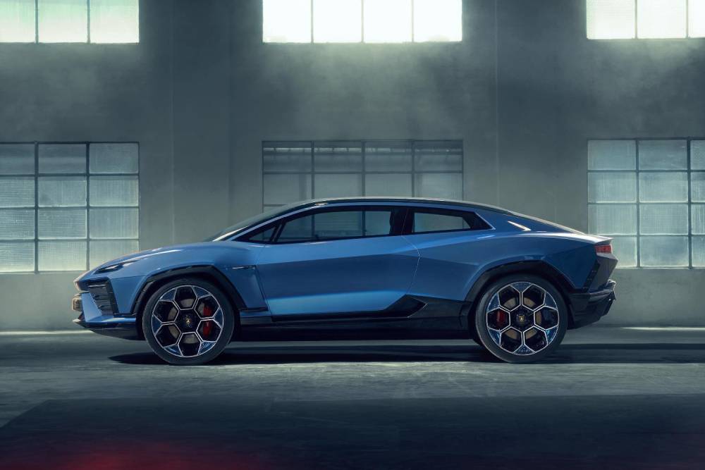 https://autogreeknews.gr/wp-content/uploads/2026/05/lamborghini-ferrari-ev-3.jpg