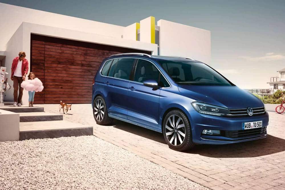 https://autogreeknews.gr/wp-content/uploads/2026/05/volkswagen-retires-touran-1.jpg