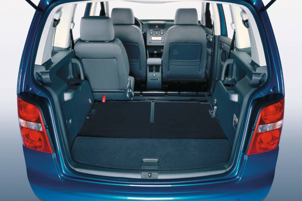 https://autogreeknews.gr/wp-content/uploads/2026/05/volkswagen_touran_692.jpg