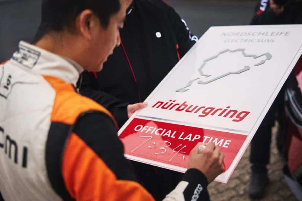https://autogreeknews.gr/wp-content/uploads/2026/05/xiaomi-yu7-gt-breaks-suv-nurburgring-record-1.jpg