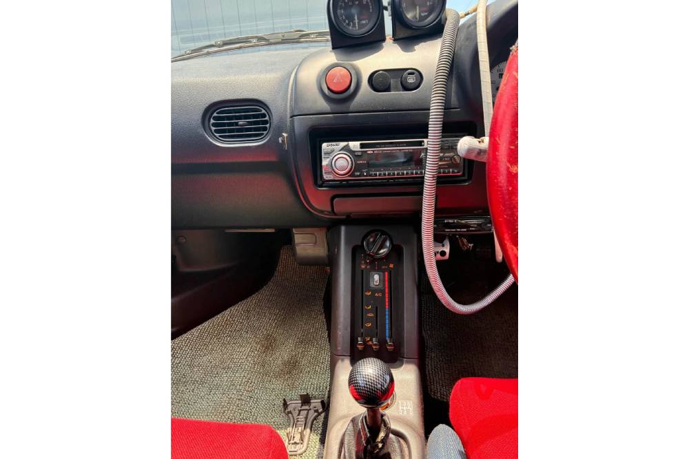 https://autogreeknews.gr/wp-content/uploads/2026/06/1992-Autozam-AZ1-Cars-Bids-00023.jpg