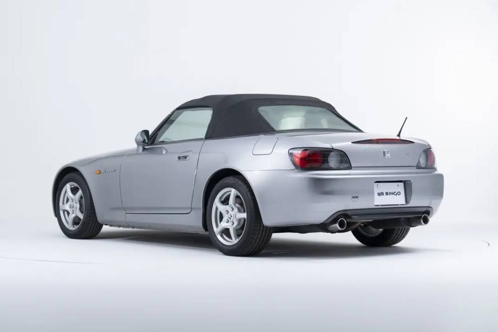 https://autogreeknews.gr/wp-content/uploads/2026/06/2000-Honda-S2000-Auction-Japan-10.jpg