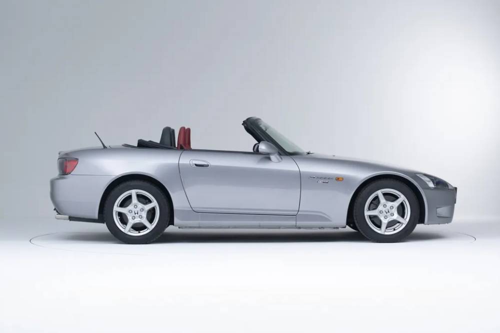 https://autogreeknews.gr/wp-content/uploads/2026/06/2000-Honda-S2000-Auction-Japan-2.jpg