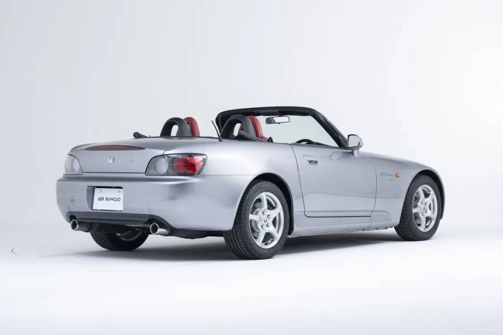https://autogreeknews.gr/wp-content/uploads/2026/06/2000-Honda-S2000-Auction-Japan-3.jpg