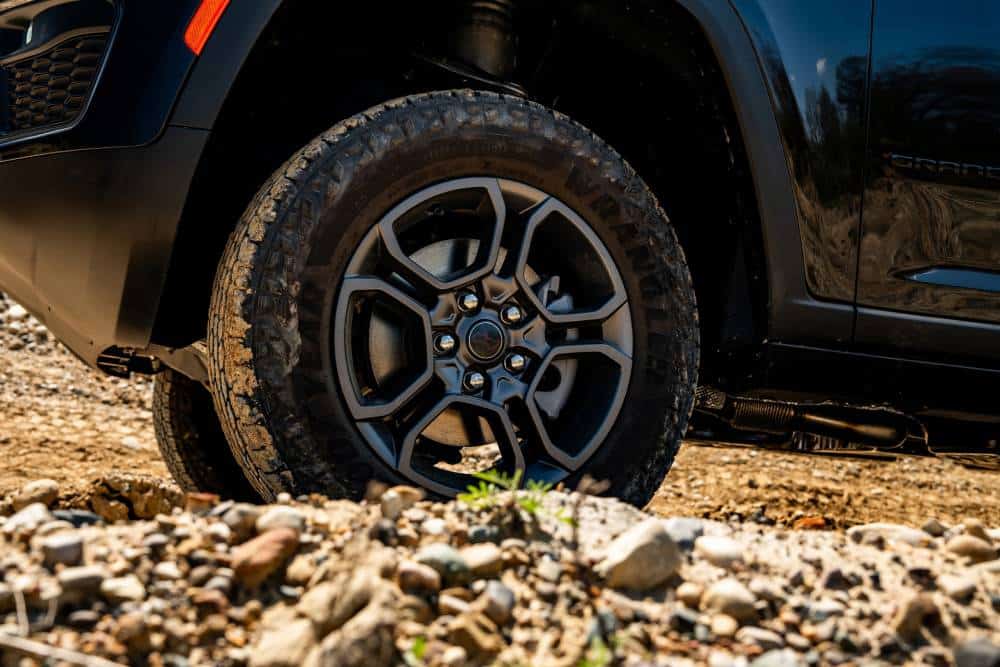 https://autogreeknews.gr/wp-content/uploads/2026/06/2027-jeep-grand-cherokee-trailhawk-3.jpg