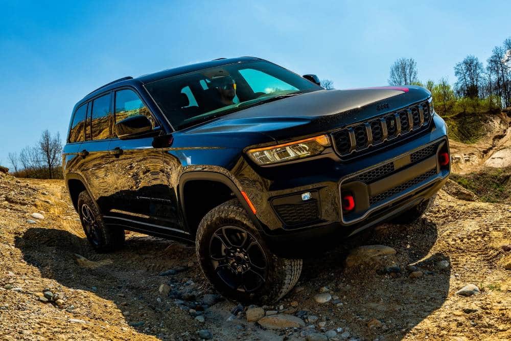 https://autogreeknews.gr/wp-content/uploads/2026/06/2027-jeep-grand-cherokee-trailhawk-7.jpg