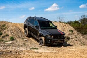 2027-jeep-grand-cherokee-trailhawk (9)