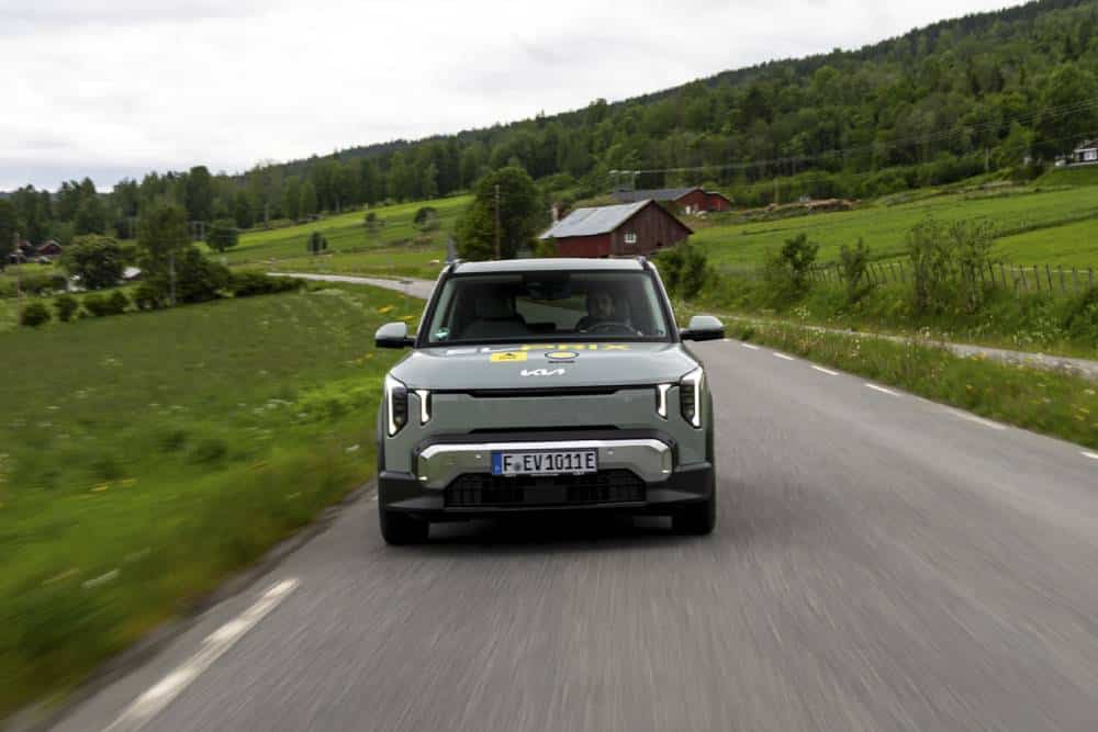 https://autogreeknews.gr/wp-content/uploads/2026/06/31501-kia-ev2-standard-range-morninghaze-summer-test-norway-elprix-digital-02-1.jpg