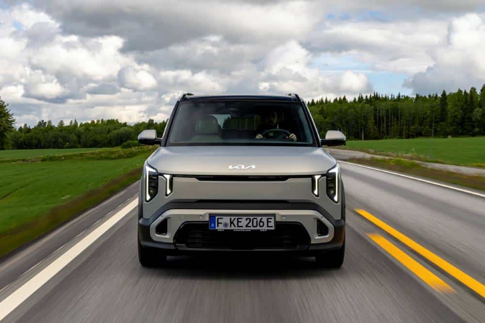 https://autogreeknews.gr/wp-content/uploads/2026/06/31508-kia-ev2-prototype-summer-test-norway-elprix-digital-02-1.jpg