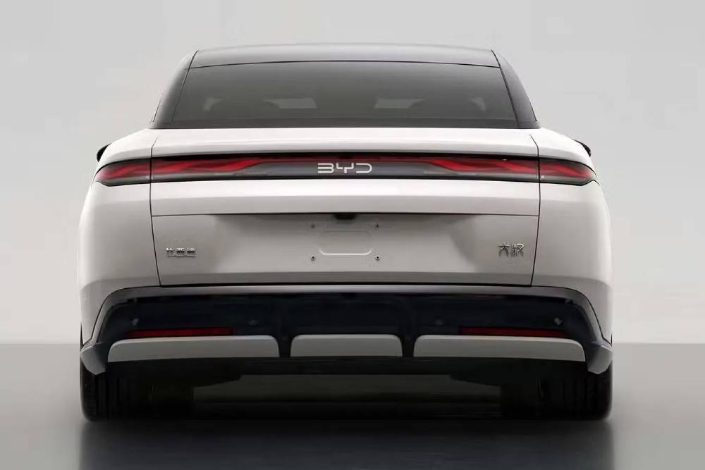 https://autogreeknews.gr/wp-content/uploads/2026/06/BYD-Great-Han-2_result22.jpg