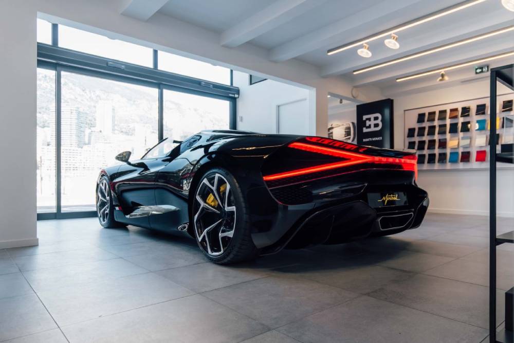 https://autogreeknews.gr/wp-content/uploads/2026/06/Bugatti_showroom-4.jpg