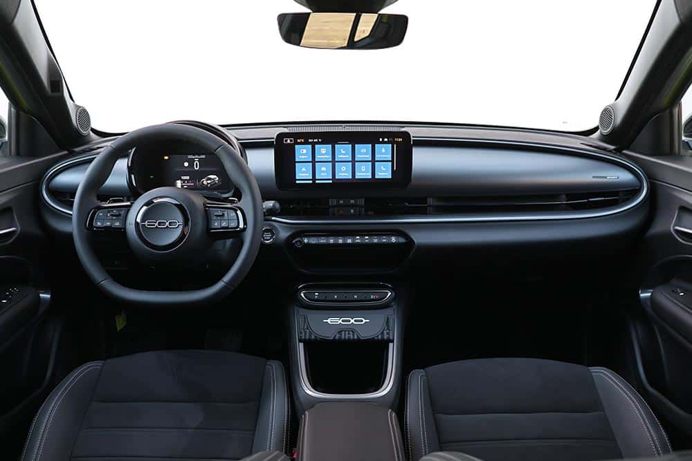 https://autogreeknews.gr/wp-content/uploads/2026/06/Fiat-600-1.2-Hybrid-145-1.jpg