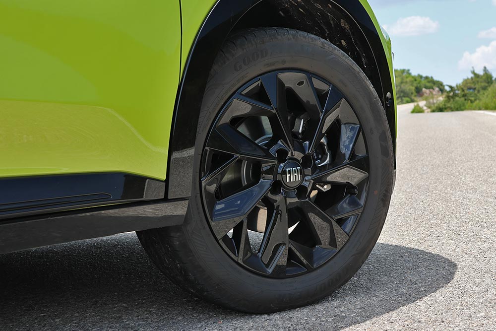 https://autogreeknews.gr/wp-content/uploads/2026/06/Fiat-600-1.2-Hybrid-145-16-1.jpg