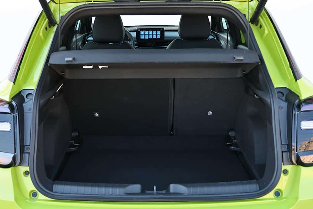 https://autogreeknews.gr/wp-content/uploads/2026/06/Fiat-600-1.2-Hybrid-145-17.jpg
