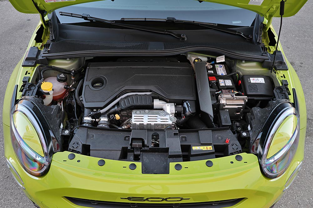 https://autogreeknews.gr/wp-content/uploads/2026/06/Fiat-600-1.2-Hybrid-145-22.jpg
