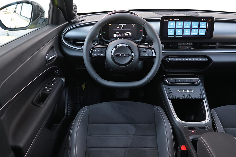 https://autogreeknews.gr/wp-content/uploads/2026/06/Fiat-600-1.2-Hybrid-145-3.jpg