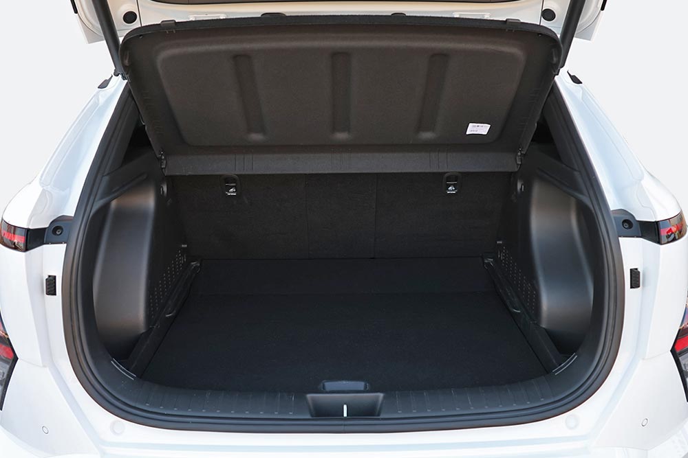 https://autogreeknews.gr/wp-content/uploads/2026/06/Hyundai-Kona-Electric-MY26-N-Line-interior-26.jpg