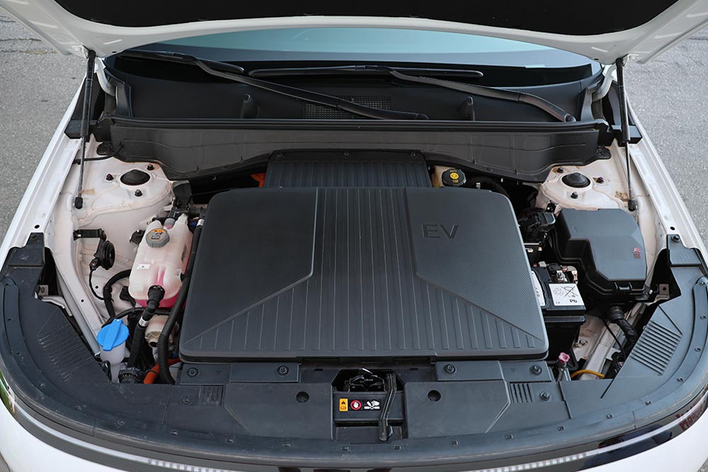 https://autogreeknews.gr/wp-content/uploads/2026/06/Hyundai-Kona-Electric-MY26-N-Line-interior-7.jpg