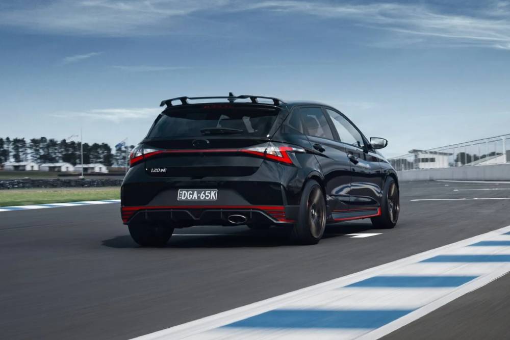 https://autogreeknews.gr/wp-content/uploads/2026/06/Hyundai-i20-N-Shadow-Edition-7-2048x1366-1.jpg