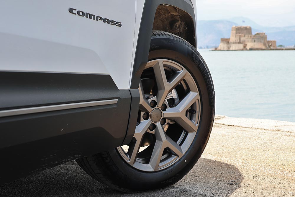 https://autogreeknews.gr/wp-content/uploads/2026/06/Jeep-Compass-e–Hybrid-145-18.jpg