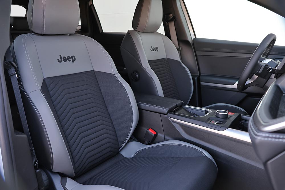 https://autogreeknews.gr/wp-content/uploads/2026/06/Jeep-Compass-e–Hybrid-145-interior-2.jpg