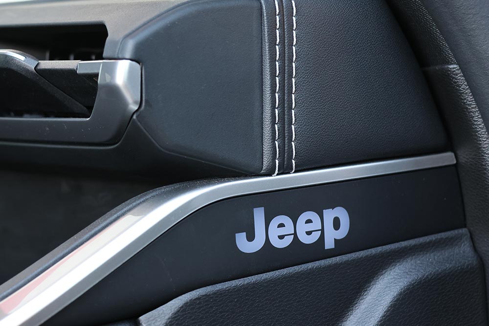 https://autogreeknews.gr/wp-content/uploads/2026/06/Jeep-Compass-e–Hybrid-145-interior-3.jpg