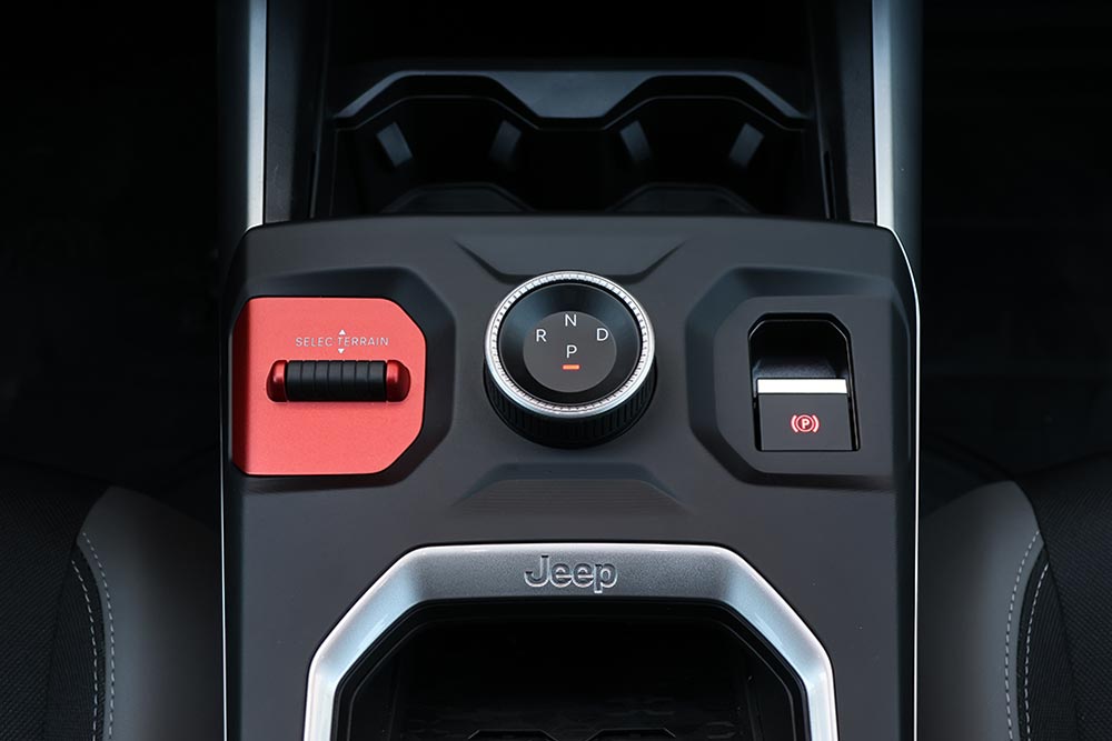 https://autogreeknews.gr/wp-content/uploads/2026/06/Jeep-Compass-e–Hybrid-145-interior-8.jpg