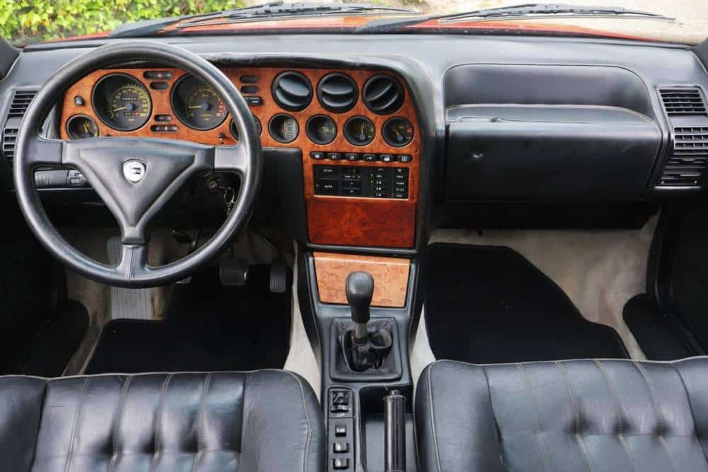 https://autogreeknews.gr/wp-content/uploads/2026/06/Lancia_Thema_8_32_1988_Ferrari_Rosso_Corsa_2026_pr-10.jpg